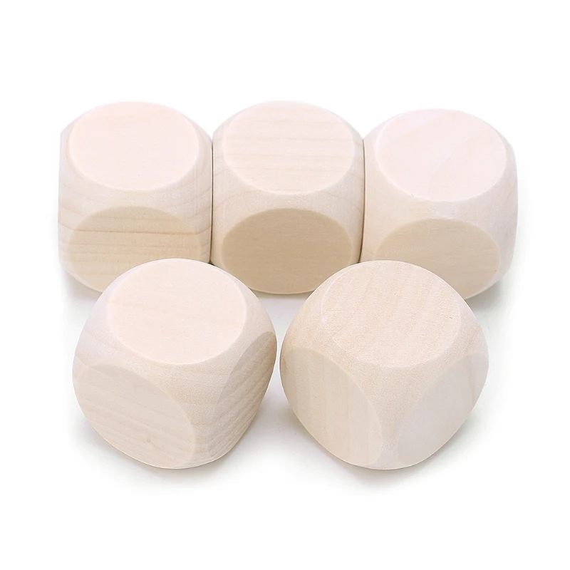 Pequeño cubo madera liso en blanco, bloques apilables, juego rompecabezas, juguetes dados, sin terminar