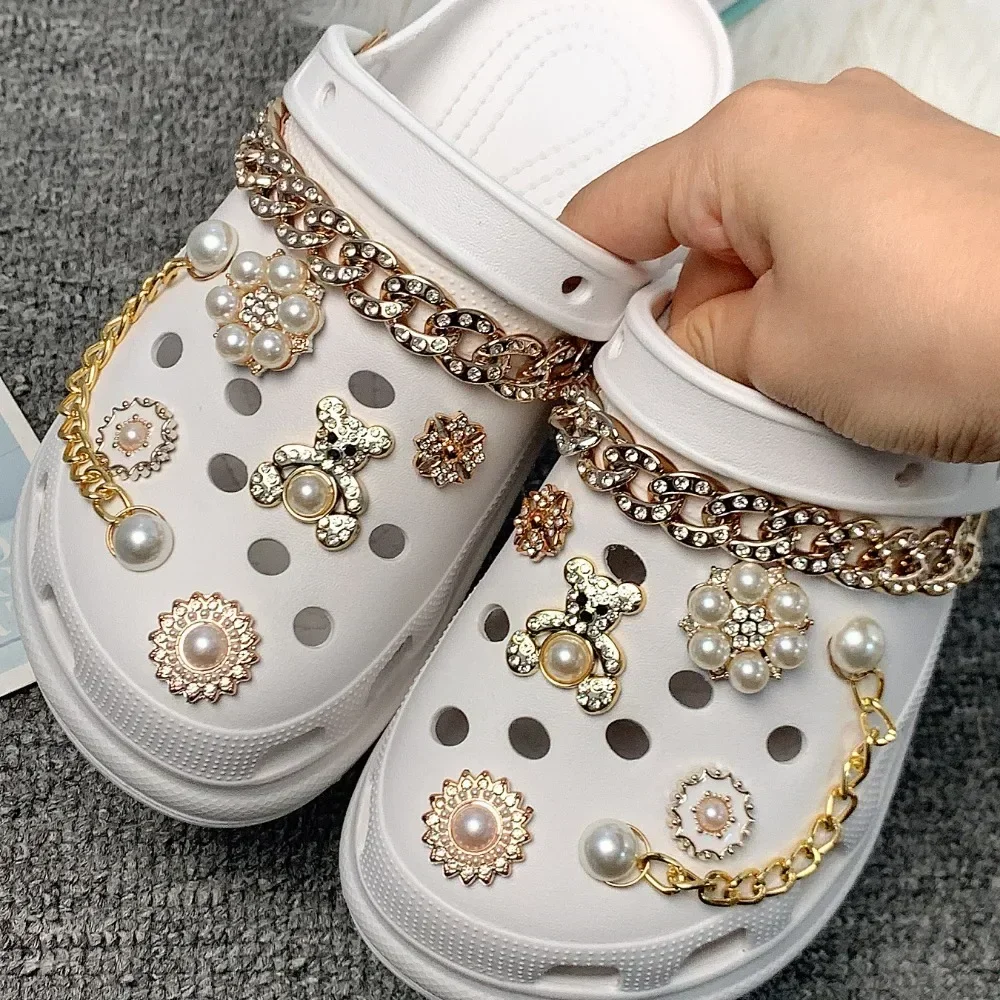 

Fashion Golden Bear Shoe Charms for Crocs Rhinestone Chains Pearl Girl Garden Sandals Decorations Clogs Pins Slipper Accessories