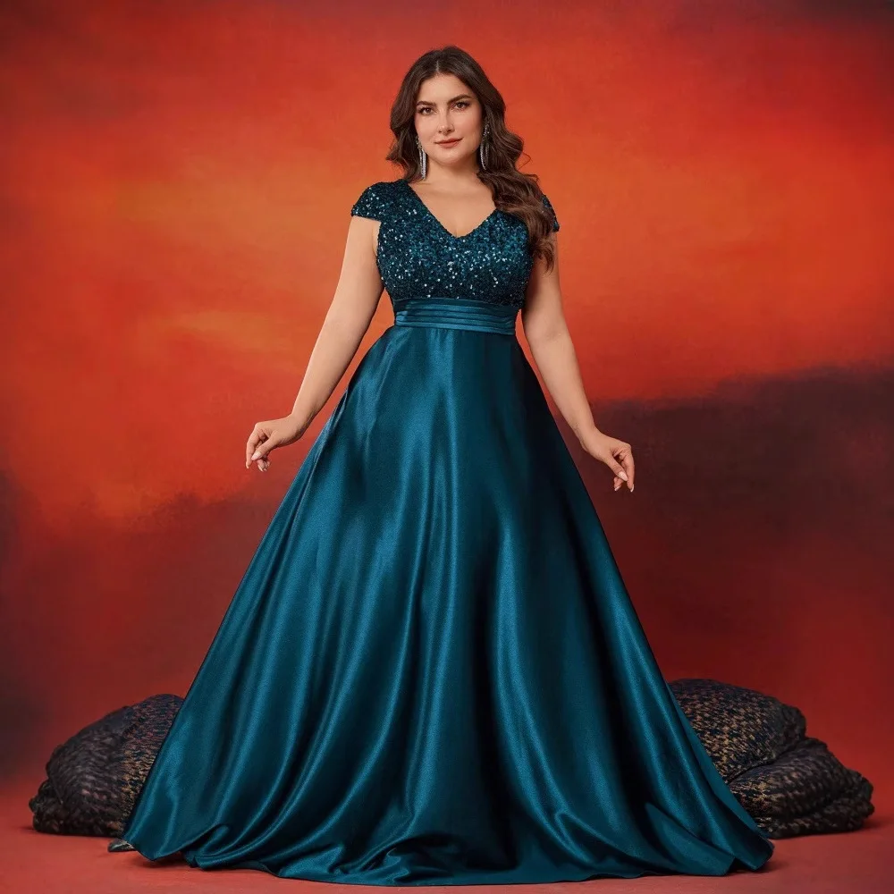 Abito da donna lungo in raso lucido con scollo a V, maniche corte a cappuccio, busto con paillettes glitterate, vita arricciata e strascico, per matrimoni in chiesa africana