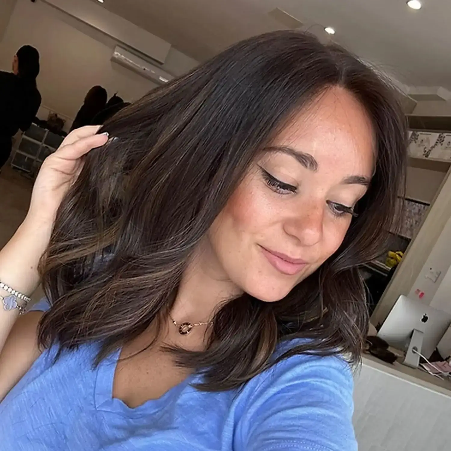 14 Inches Dark Brown Blonde Highlights Glueless Wigs Synthetic Hair Trendy Shoulder  180% High Density Beginner Friendly Wigs