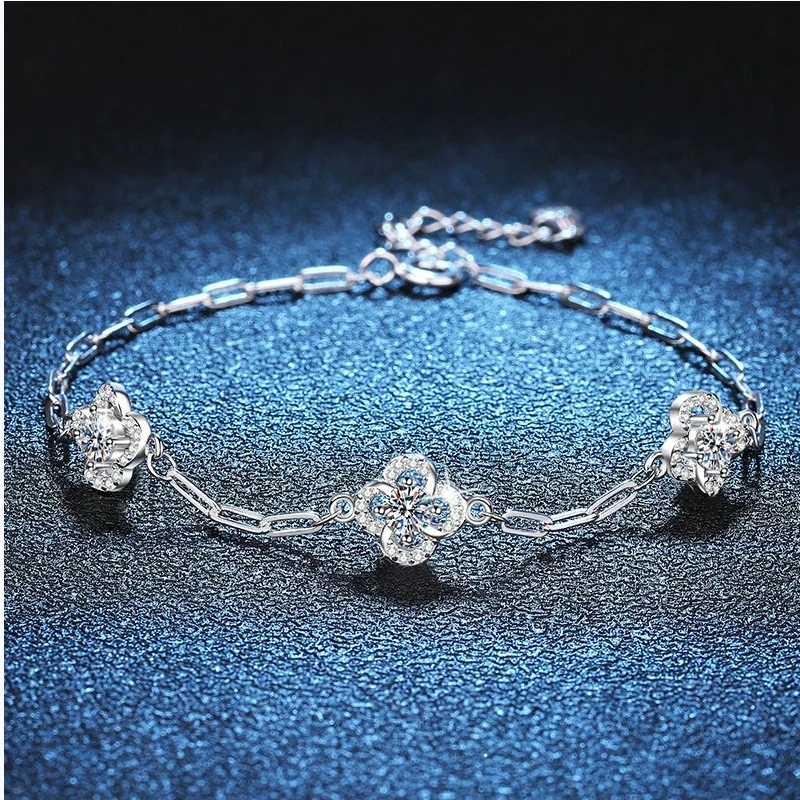 

S925 pure silver bracelet, moissanite diamond bracelet, light luxury and versatile, bustling clover 60 points, D-color moissanit