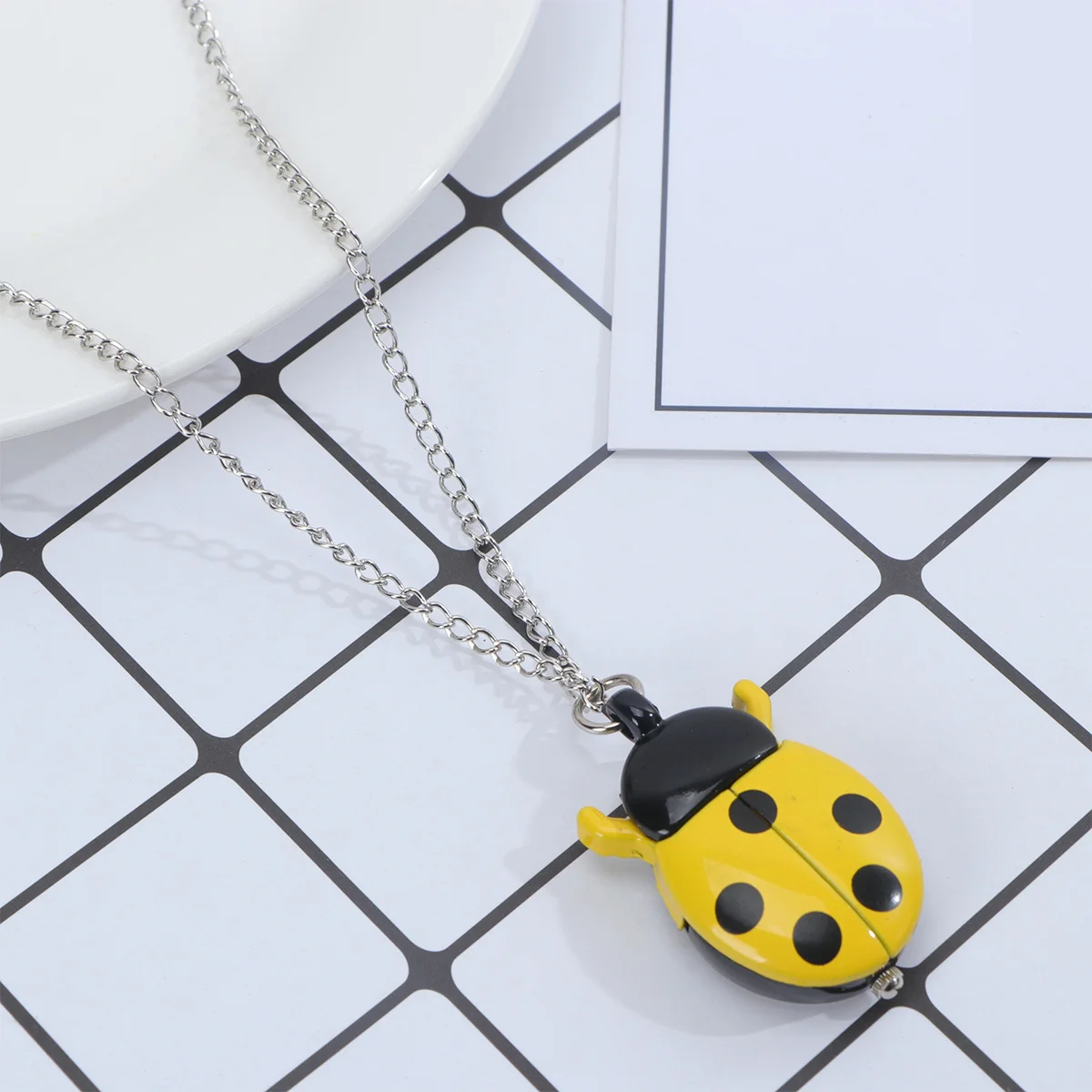 Ladybug Shape Yellow Vintage Pocket Watch Retro Quartz Alloy Gift Portable 'S Timepiece For