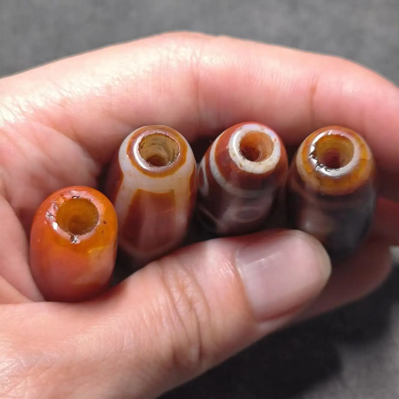 1pcs/lot pure natural old agate dzi Typical macropore red vicissitudes of life accessories precious jewelry amulet folk-custom