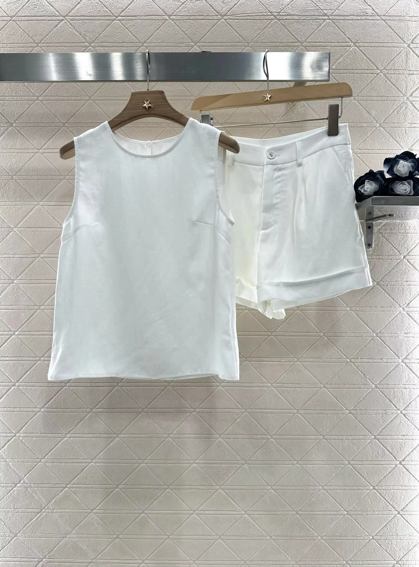 

Designer Brand 2025 New Linen Cotton Material Sleeveless Tank Top and Shorts Set