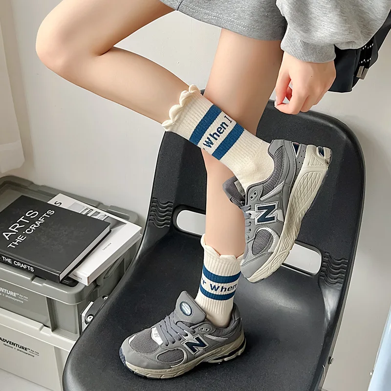 Autumn and Winter New White Socks Women\'s Mid-tube Socks Spring and Summer Stripes Wear with Sports Fitness Stockings