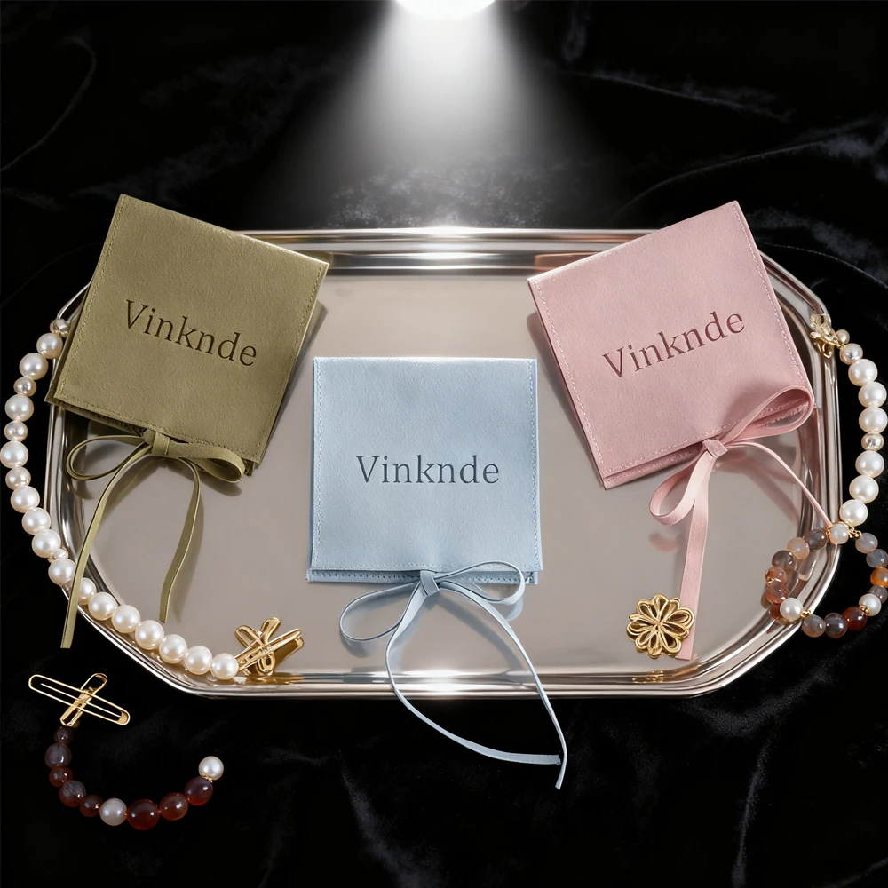 

50 подарочных пакетов для ювелирных изделий из микрофибры с веревкой, индивидуальный размер логотипа, бархатные ювелирные кольца, серьги, упаковка-органайзер, свадебный мешочек