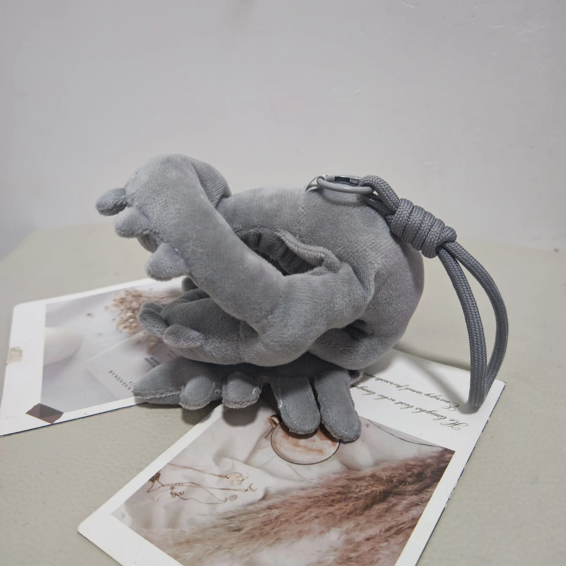 Colgante de esqueleto de hueso de dinosaurio, cabeza de dinosaurio de peluche desmontable, juguete de peluche de diseño original y peculiar, adorno para bolso, llavero.