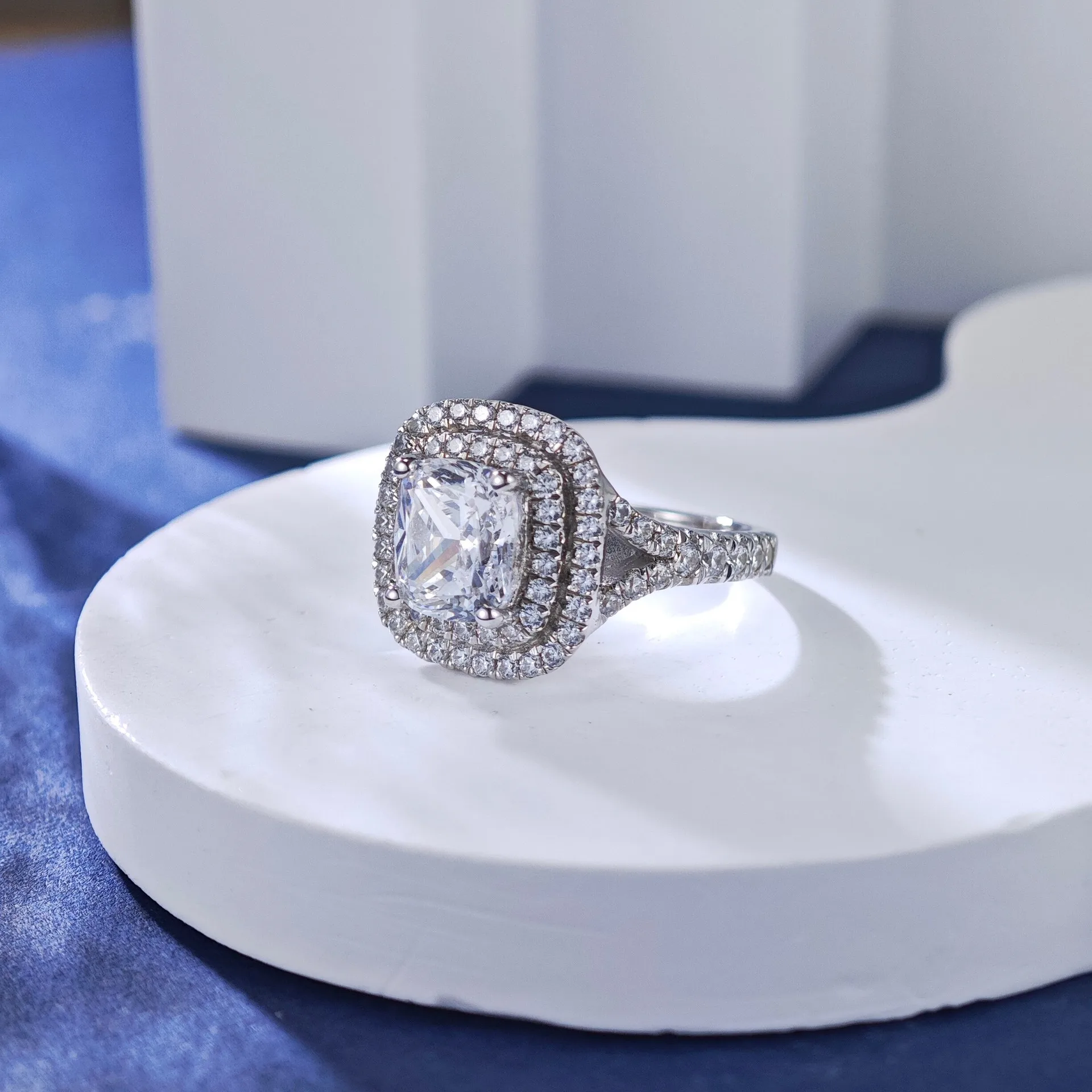 PT950 Platinum Women's Ring, 3Ct Emerald-Cut Moissanite, Luxury Inlay, Elegant Style Diamond Ring