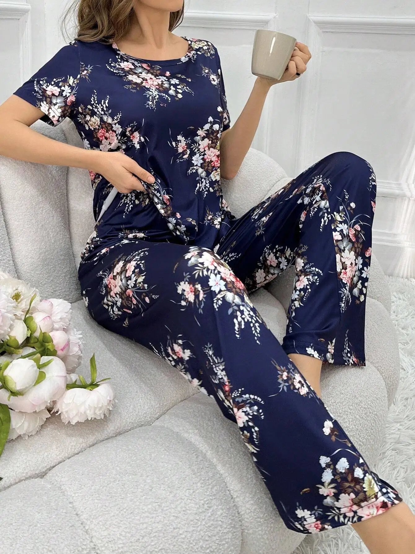 

Женский пижамный комплект с короткими рукавами и цветочным принтом, свободные брюки