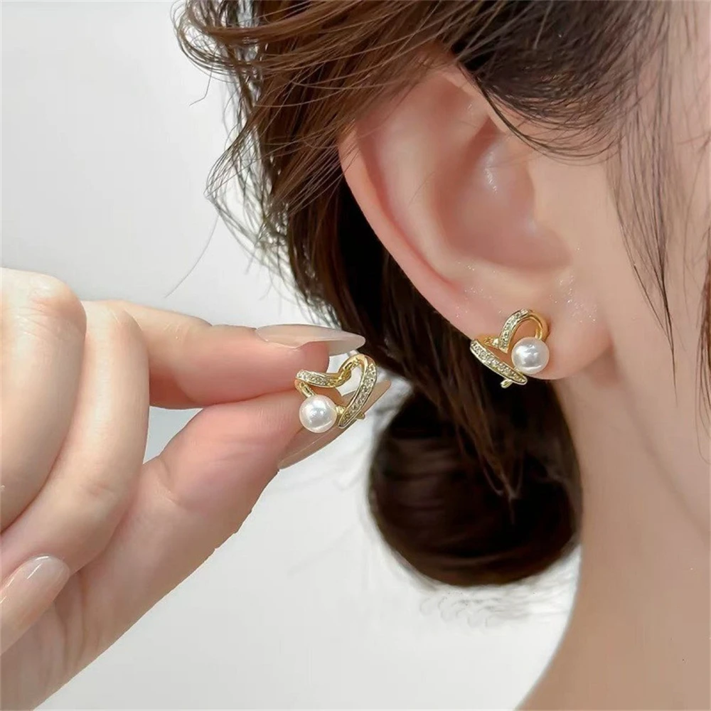 

S925 Sterling Silver French Love Shaped Natural Freshwater Pearl Earrings Women's Zircon High End Accessory