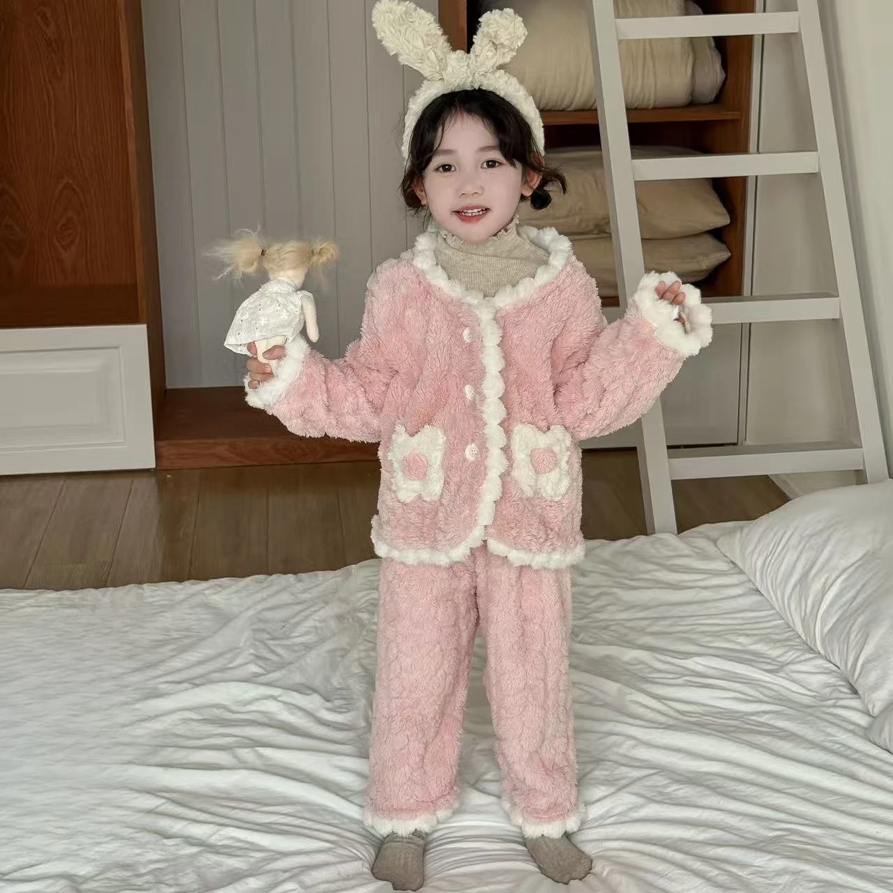

New Winter Warmth Coral Fleece Girls' Loungewear Set Thermal Plush Pajamas for Children Baby Girl Cozy Sleepwear Suit