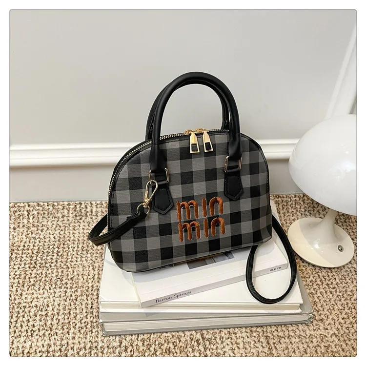 

2025 Niche Retro Women's Shoulder Bag Genuine Leather Multi-way Crossbody Purse Vintage Matte Hardware Handbag for Work Commute