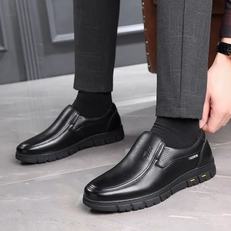 Middle-Aged And Elderly Men's Shoes 2023 Autumn Winter Business Casual Leather Shoes Fleece-Lined Warm Soft Bottom Dad Shoes