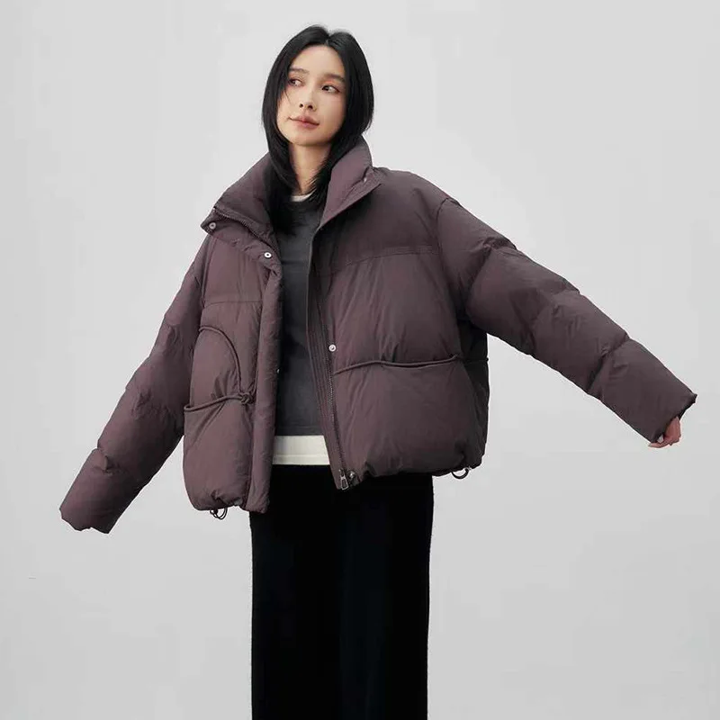 

Korean 2025 short puffer. Stand collar, loose fit, 90% duck down. Wholesale & dropship.