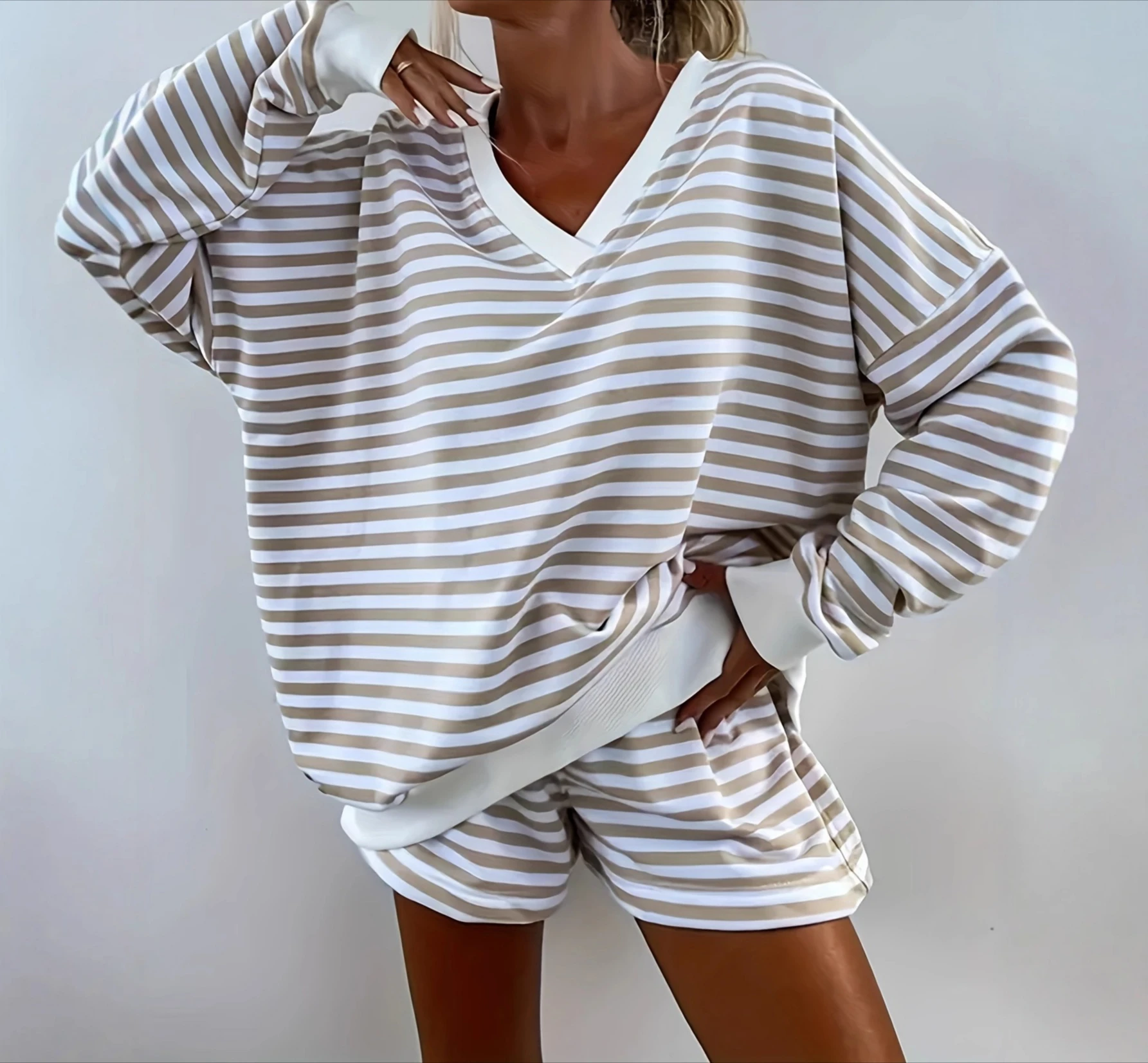 

Autumn and Winter New Women's Casual Striped Suit V-neck Loose Top Sports Shorts Two-piece Set