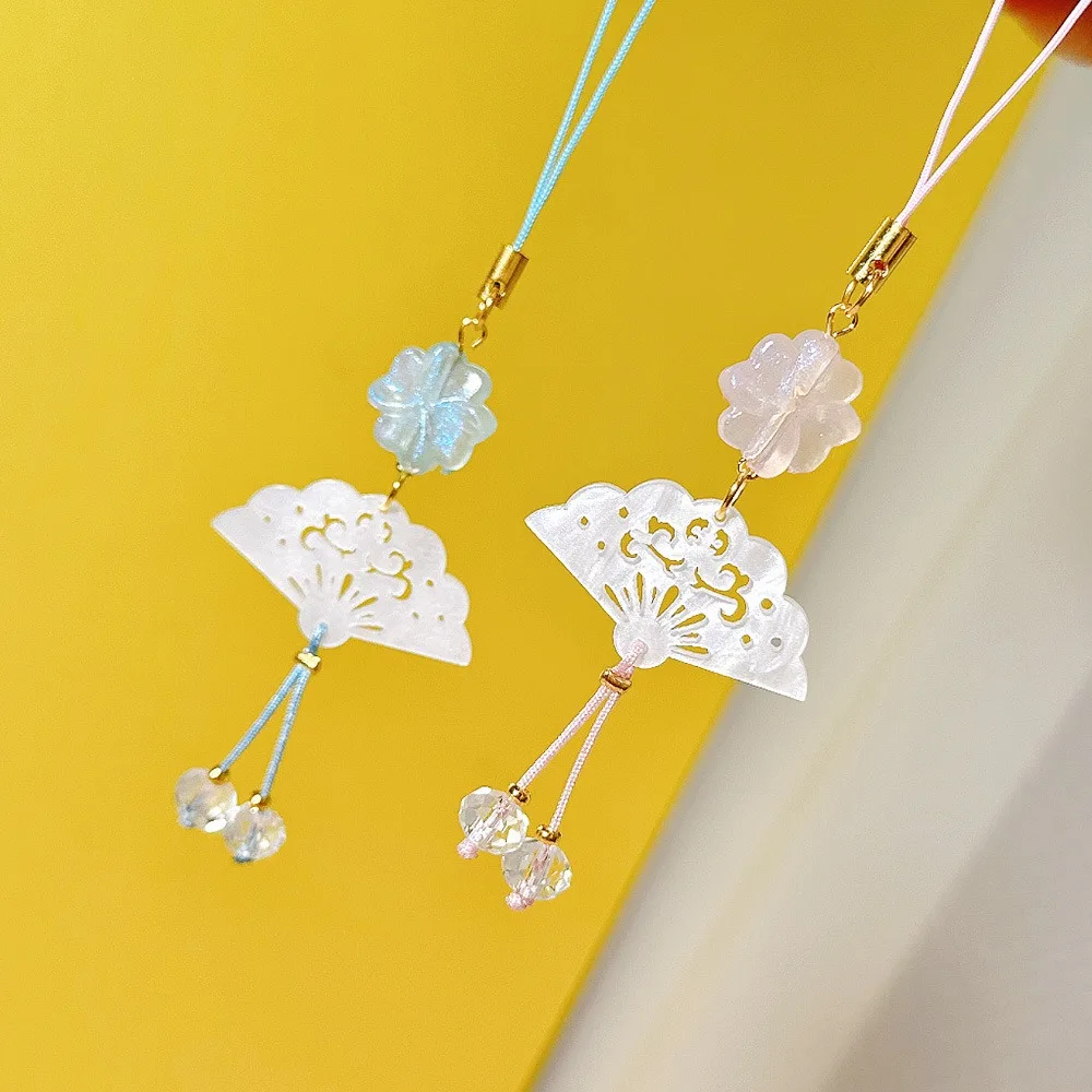 Classical Accessories Four Leaf Clover White Fan Mobile Phone Chain Decoration Mobile Phone Strap Bag Pendant Mobile Phone Strap
