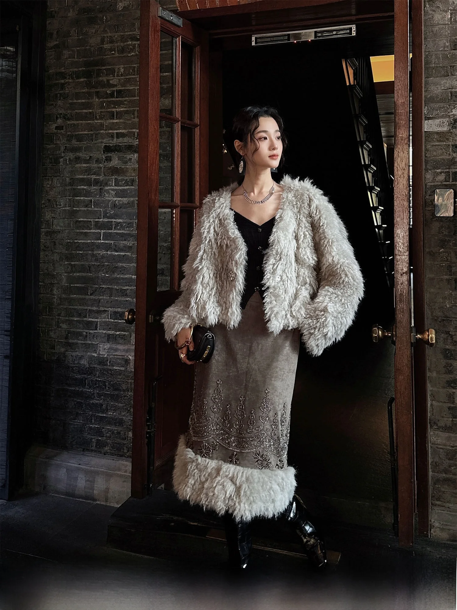 

Sanji Bla Flower Deer Unique Eco-Friendly Lamb Set Dual Color Long Hair Bead Embroidery 2026 Trendy Winter Faion Women's ...