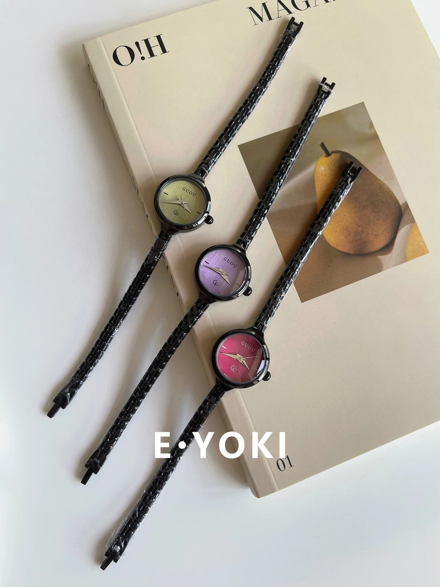 

Elegant women's watch, round bracelet design, sophisticated and petite quartz watch, exquisite women's wristwatch.