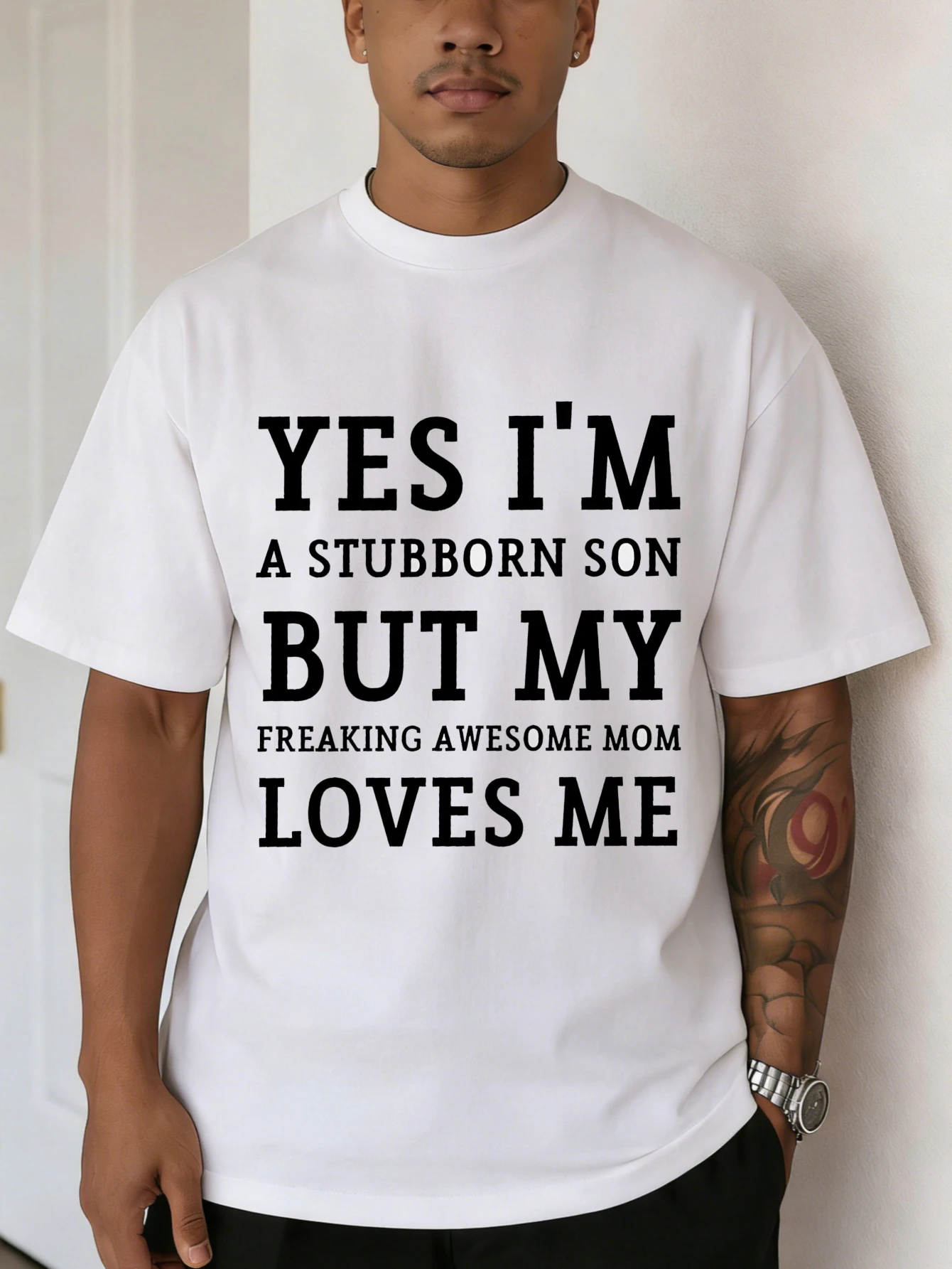 Camiseta informal con gráfico para hombre, divertida camiseta de verano de manga corta de algodón con estampado 'Stubborn Son Mom Loves Me' para hombre, regalo para él