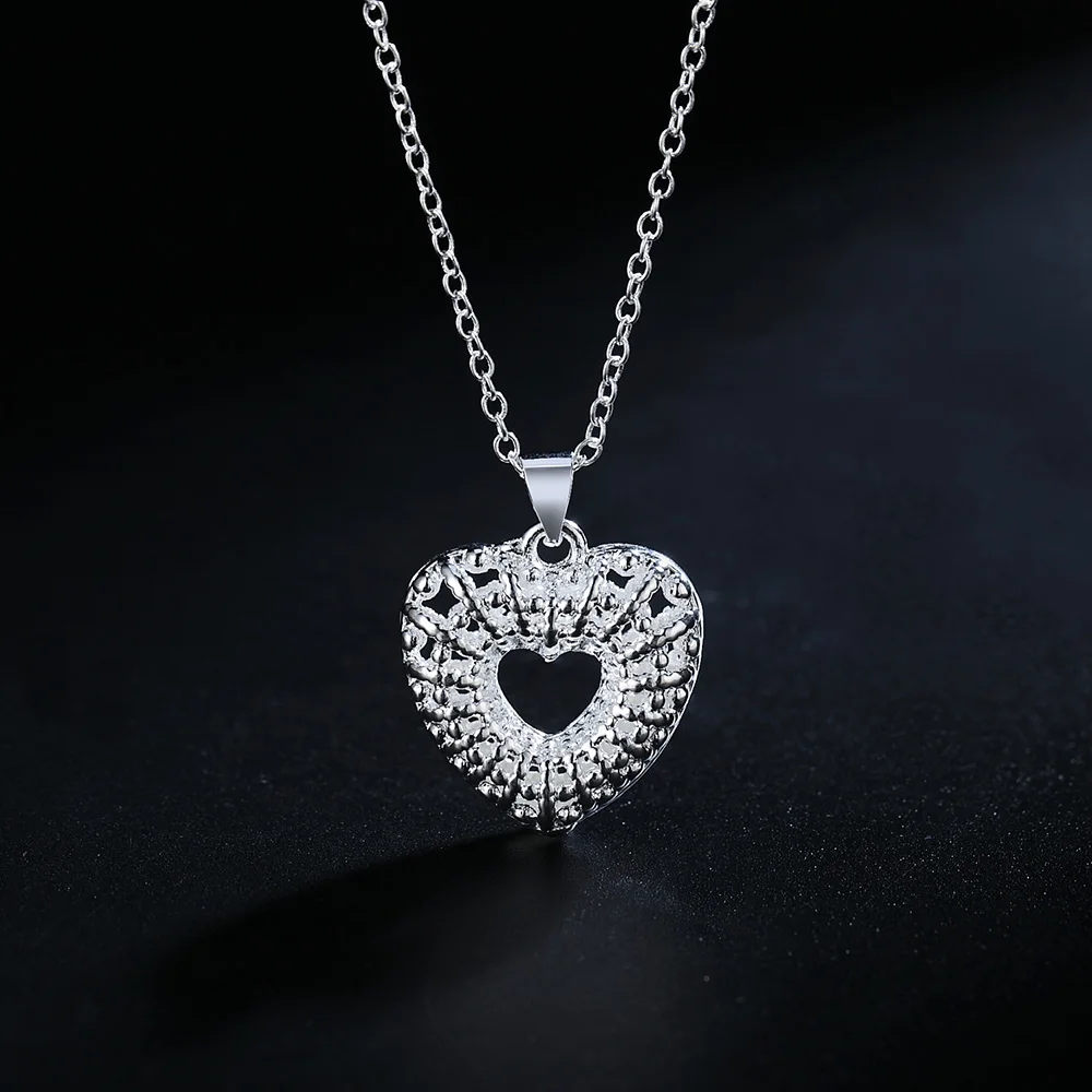 

925 silver plated hollowed out heart-shaped love necklace, preferred for European and American jewelry, women's wedding parties