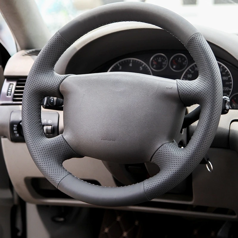 

Suitable for the special hand-sewn steering wheel cover of the old Audi A6, and it is sewn by hand