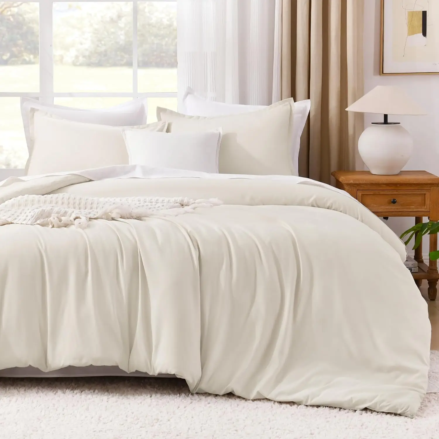 

Lightweight Solid King Comforter Set, Fluffy Down Alternative Bedding in Beige for Cozy Sleep