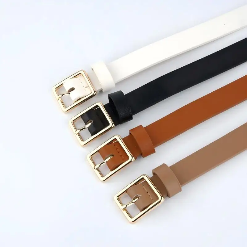 Cintura con fibbia quadrata dorata adatta per l'uso quotidiano versatile