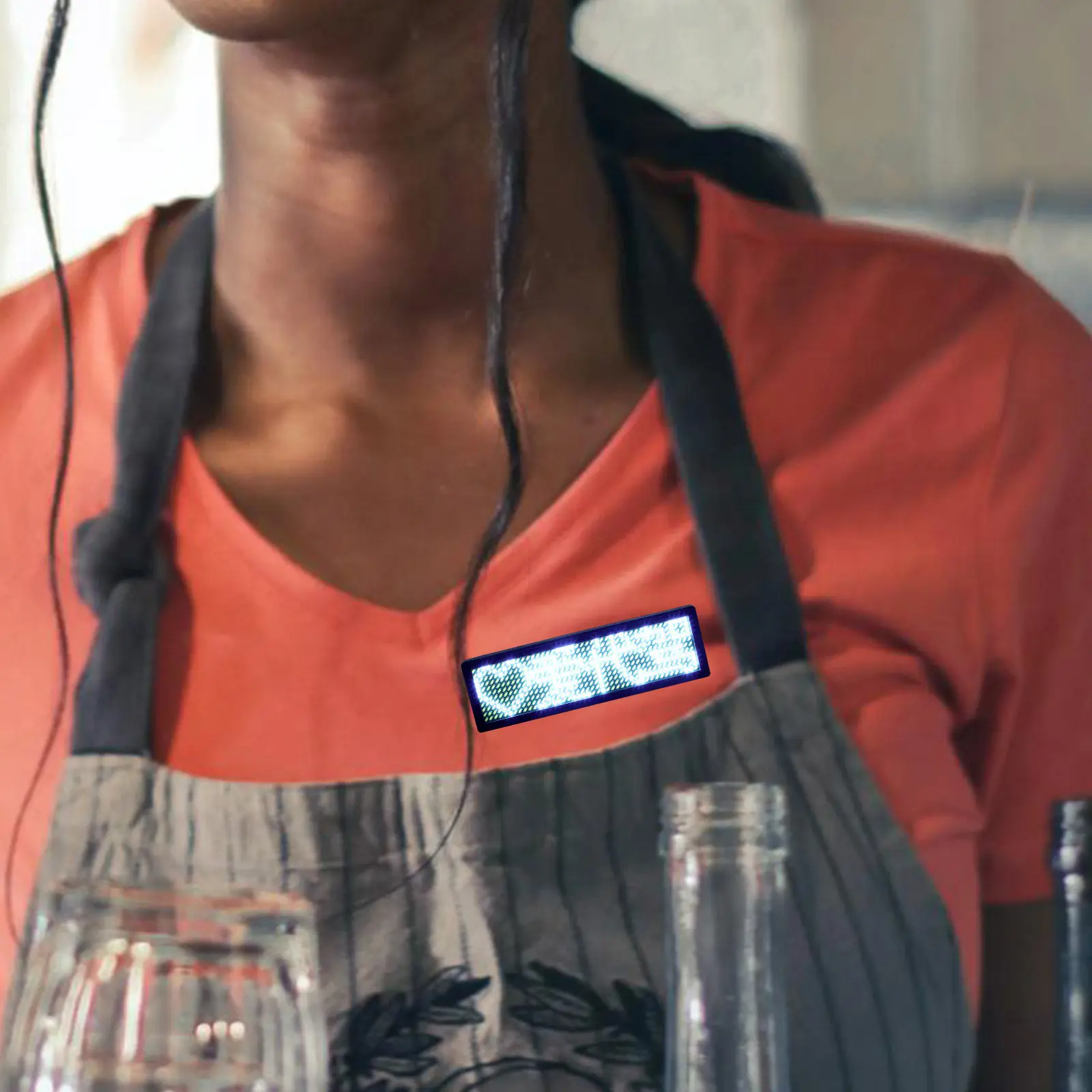 

Светодиодный именной бейдж с перезаряжаемым программируемым дисплеем для баров, клубов, караоке, яркий прокручивающийся экран, цифровая вывеска, легкий вес