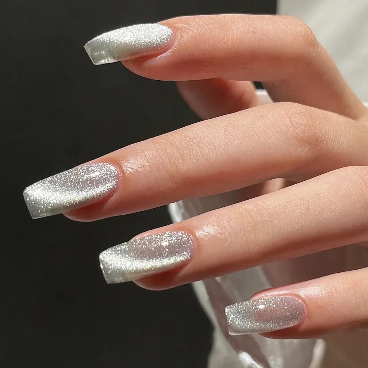 Light Bulb Cat Eye Gel Super Flash Semi-Permanent Soak-Off Uv/Led Gel Polish Can Be Used in Any Suitable Color Diy Nail Salon