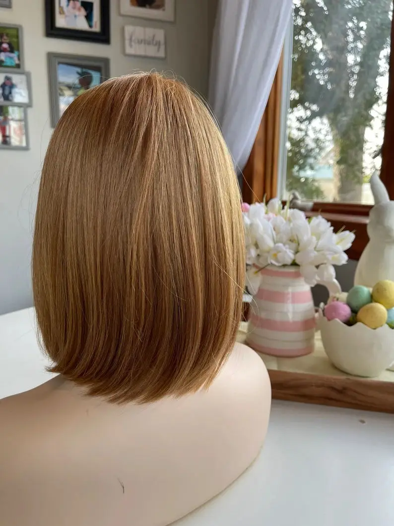 شعر مستعار طبيعي واقعي مقطّع مسبقًا بطول 12 بوصة، شعر مستعار صناعي بدانتيل أمامي طبيعي مفرود، غطاء متوسط الحجم #4