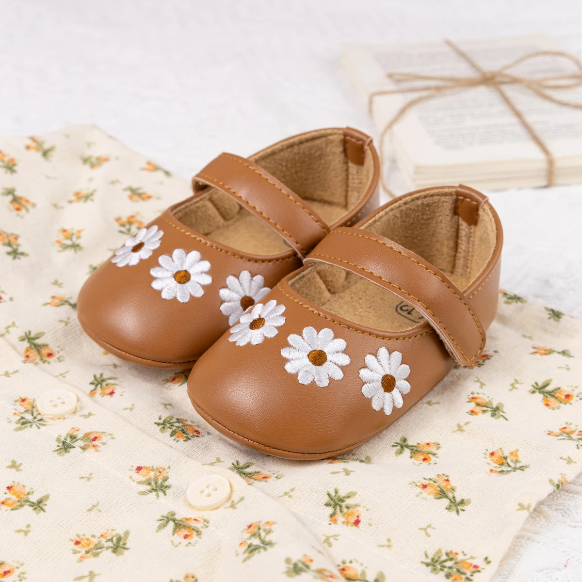 

Soft/Casual Baby Round Lightweight Flat Walking Shoes Girls Spring New Hot Sale Cute Embroidered Elegant Slip-on Toddler Shoes