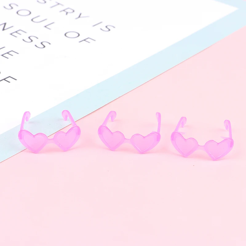 

New 10Pcs Dolls Accessories Mini Plastic Heart Glasses For Dolls 1/6 Doll House Kids Toy Party Glasses