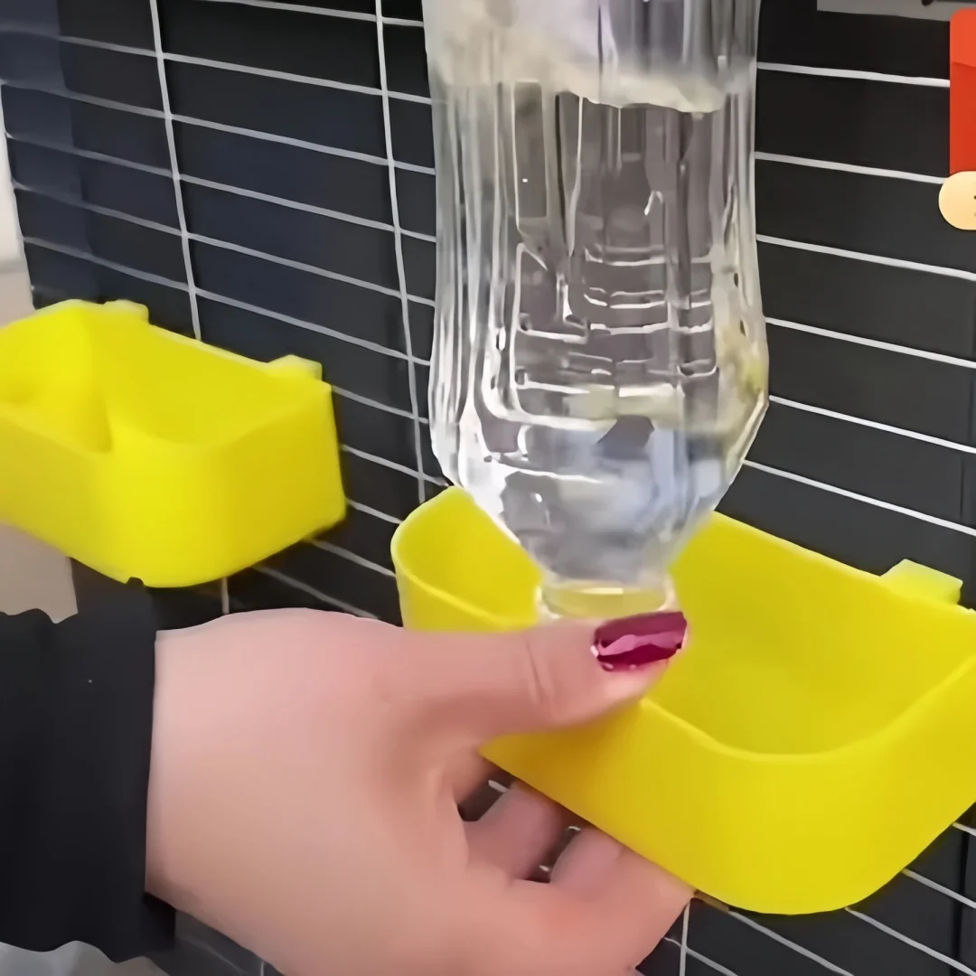 Kreativer Vogel-Wasserspender & Futterautomat für Papageien und Tauben, Hängender Trinkbecher aus Kunststoff für Vogelkäfige, Spezielle Vogelpflege-Ausstattung – Detail 9