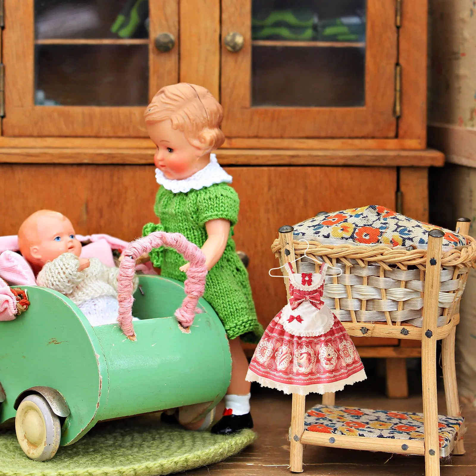 

25Pcs Metal Mini Clothes Hangers Durable Support for Mini House Closet Organizer Clothes Hanger Small Hanger