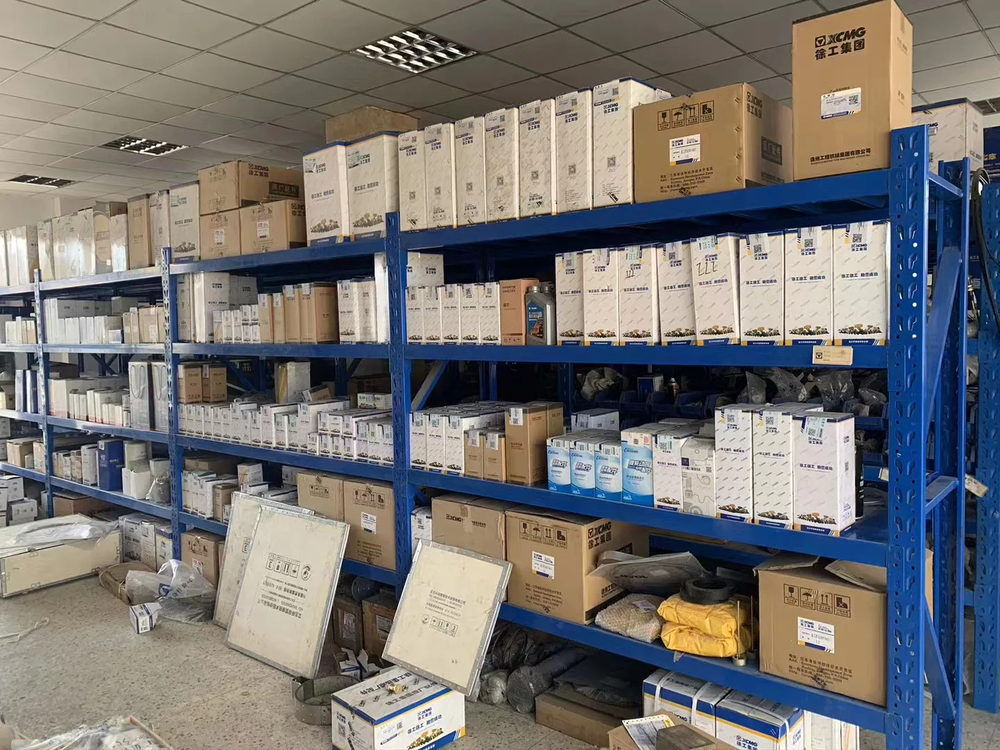 Accesorios Grader: Faro delantero combinado D2451-00210 (delantero izquierdo)