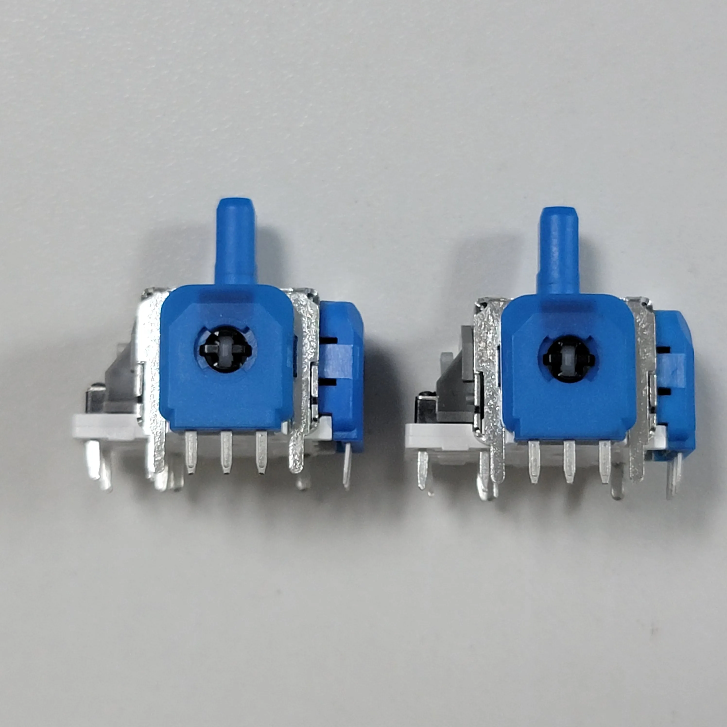 2PCS Für PS5 PS5 Slim DualSense Neue HALLPI TMR Elektromagnetische Joystick Ersatz Joystick Anti-drift 3D Analog Thumb-Stick