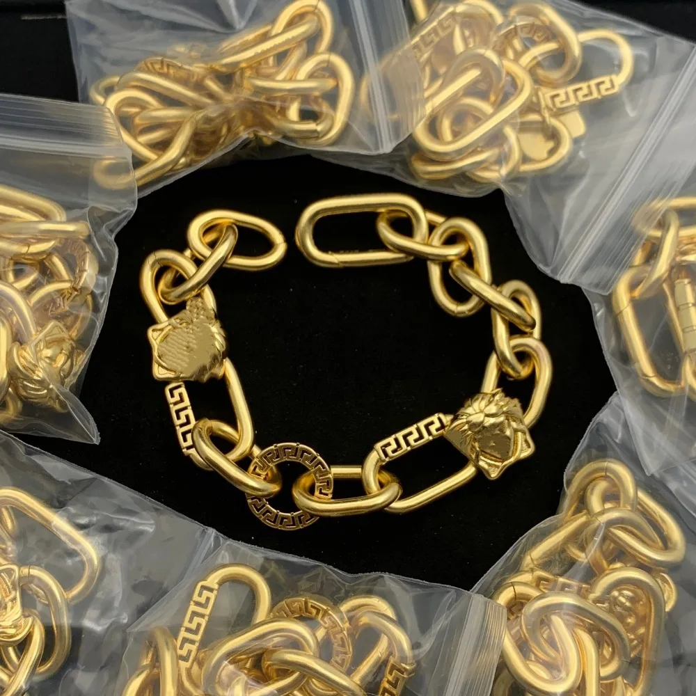 سوار أنيق جديد لعام 2025 بتصميم رائع عالي الجودة للنساء يسلط الضوء على هدية مجوهرات مثالية على الطراز المتطور