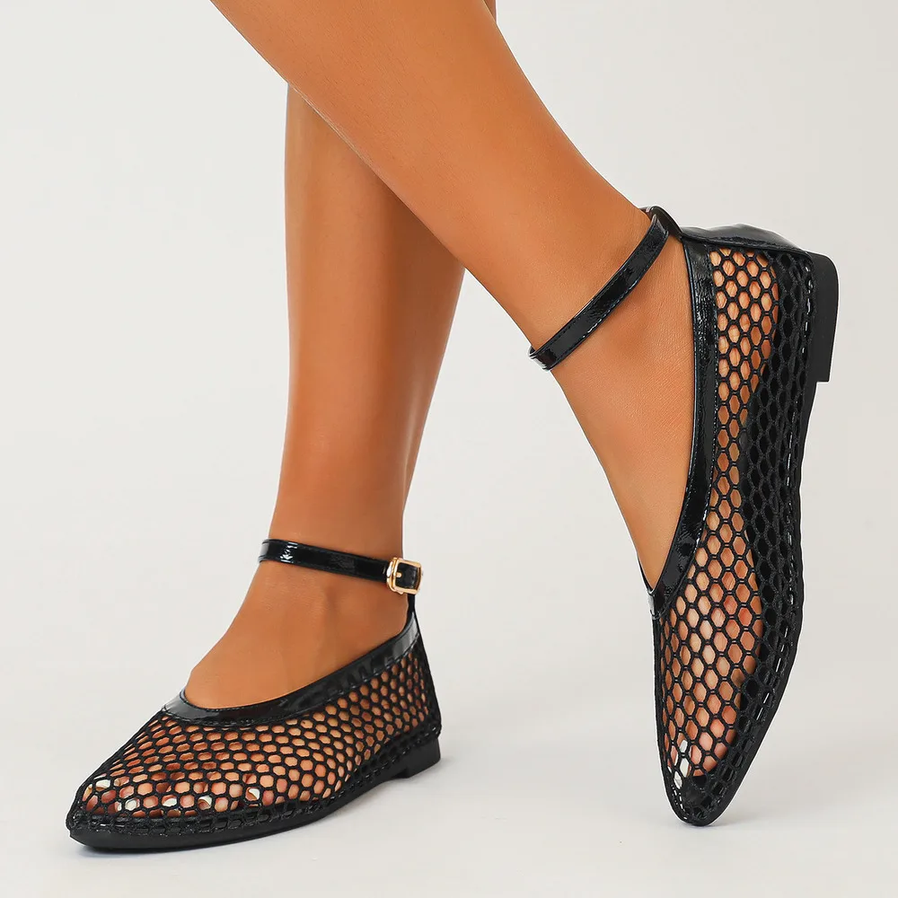 2026 Sommer Designer Atmungsaktive Mesh Damen-Flats mit sexy T-Riemen und Schnallenverschluss – Lässige Outdoor-Sandalen