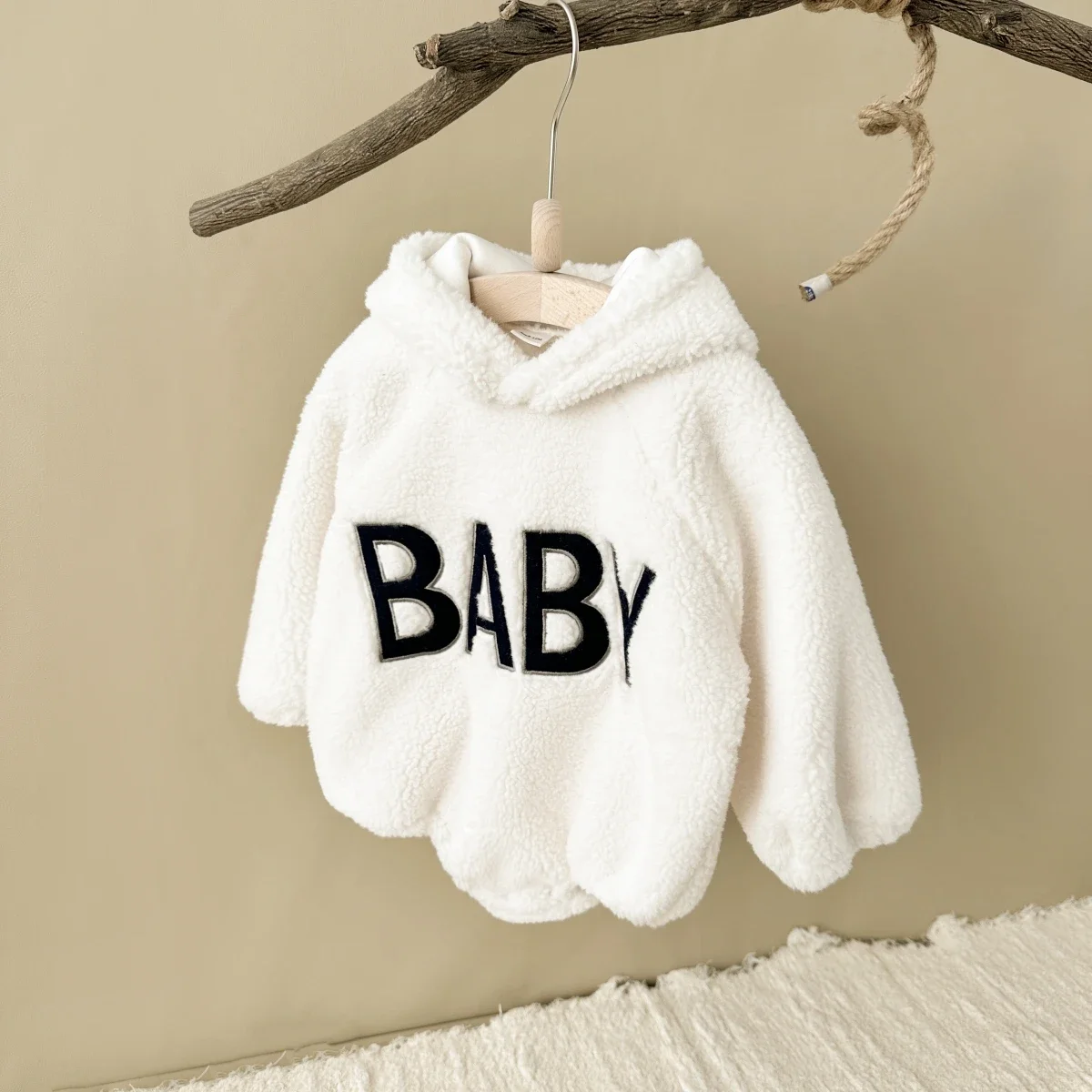 2023 Winter Boys and Girls Lamb Wool Warm Long Sleeved Hooded BABY Letter Embroidered Round Neck Bodysuit Baby Climbing Clothes