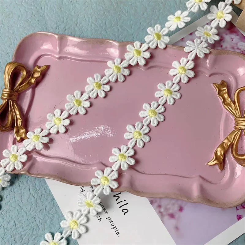 1.8CM di larghezza bellissimo cotone piccola margherita fiori ricamati nastro tessuto di pizzo vestito Applique bambole vestiti fai da te cucito