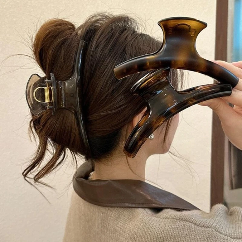 

Large hair claw, women's hair accessory, suitable for long thick hair, hair clip claw accessory that grips the hair