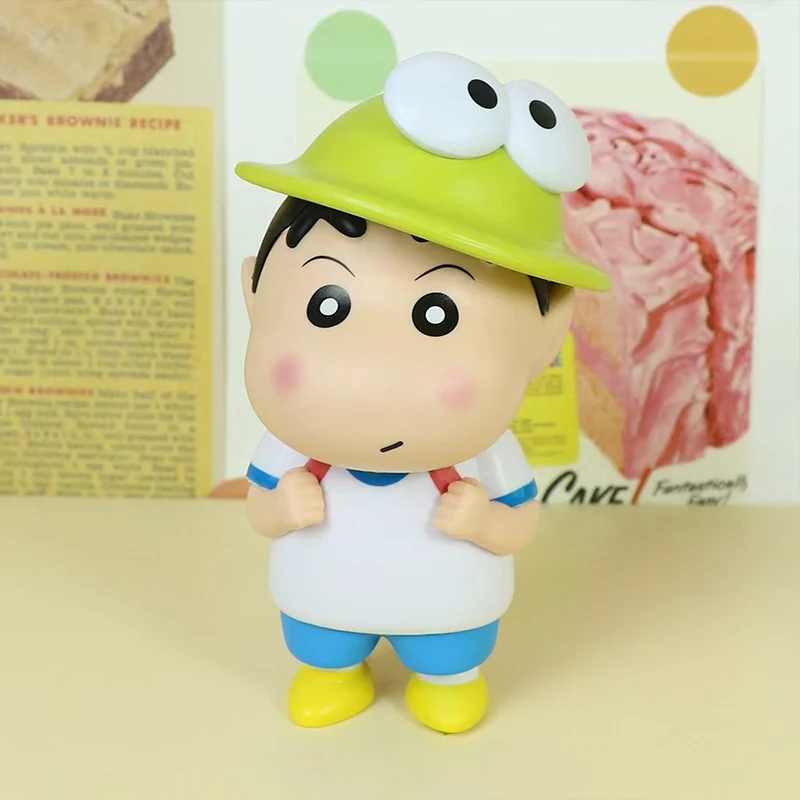 تلوين شين تشان أنيمي الشكل الكرتون السلع البلاستيكية سطح المكتب الديكور دمية عيد ميلاد 2025 هدايا جديدة لطيف الضفدع قبعة عمل الشكل لعبة #4