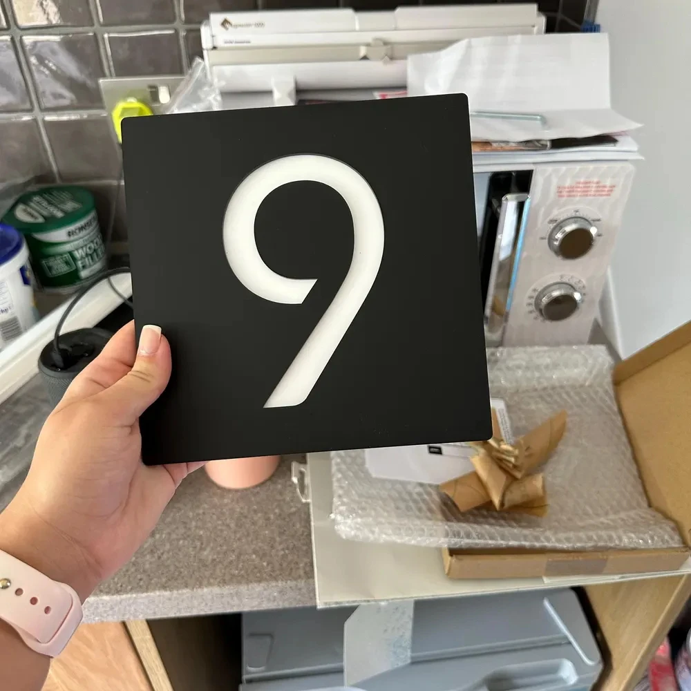 

Современная матовая черная акриловая вывеска с номером дома на заказ, персонализированная табличка с номером адреса на заказ для наружного настенного или дверного дисплея