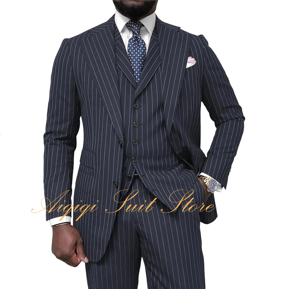 

Men's Pinstripe Suit 3 Piece Classic Fit Slim Fit Suit Tuxedo Jacket Vest Pants Casual Suit for Business Wedding Prom