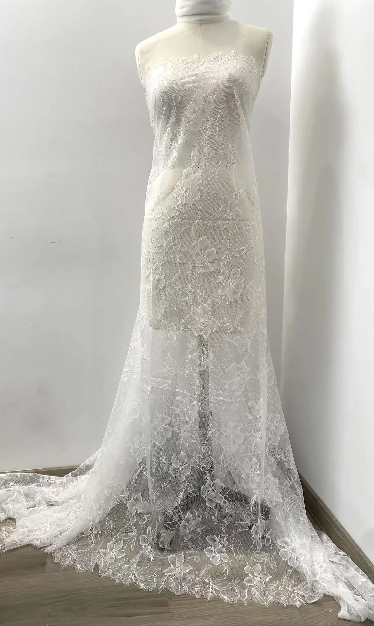 

Кружевная отделка ресниц шантильи, кружевная ткань с цветочным принтом розы, ширина 59 дюймов для вуали, платья, халата, изготовления поделок, вышивки глаз