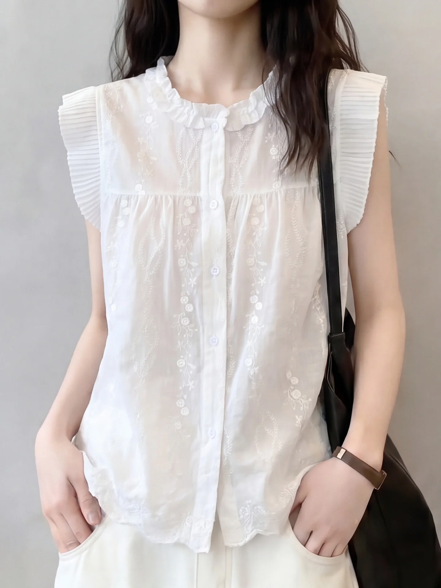 

Elegant Embroidered Chiffon Blouse Sleeveless Princess Style Women's Summer Fashion round Neck Button Detail Korean Style Top