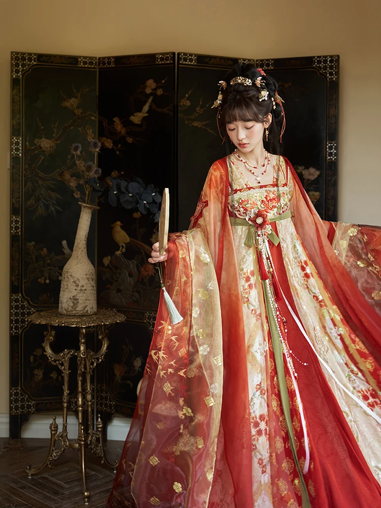 Thirteen Surplus Little Red Bean Sprout Fire Tree Silver Flower T Top Cut Flower Embroidery ter Ne Gown Tang Sle H...