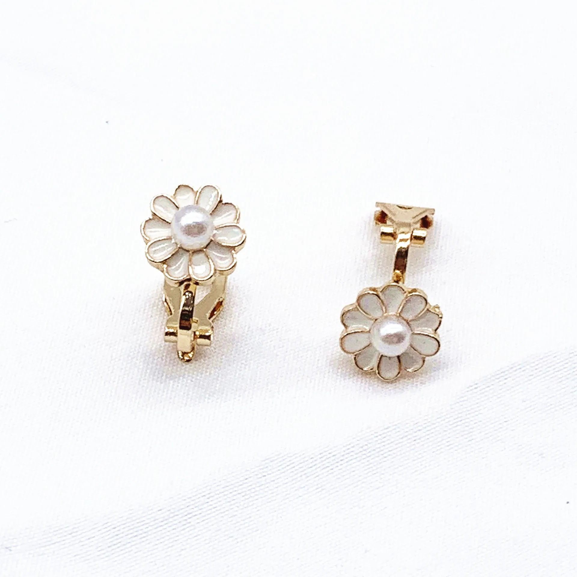 GRACE JUN New Arrival Cartoon Stud Clip on Earring No Pierced Fashion Students Fake Piercing Cuff Gold Color Ear Clip Jewelry