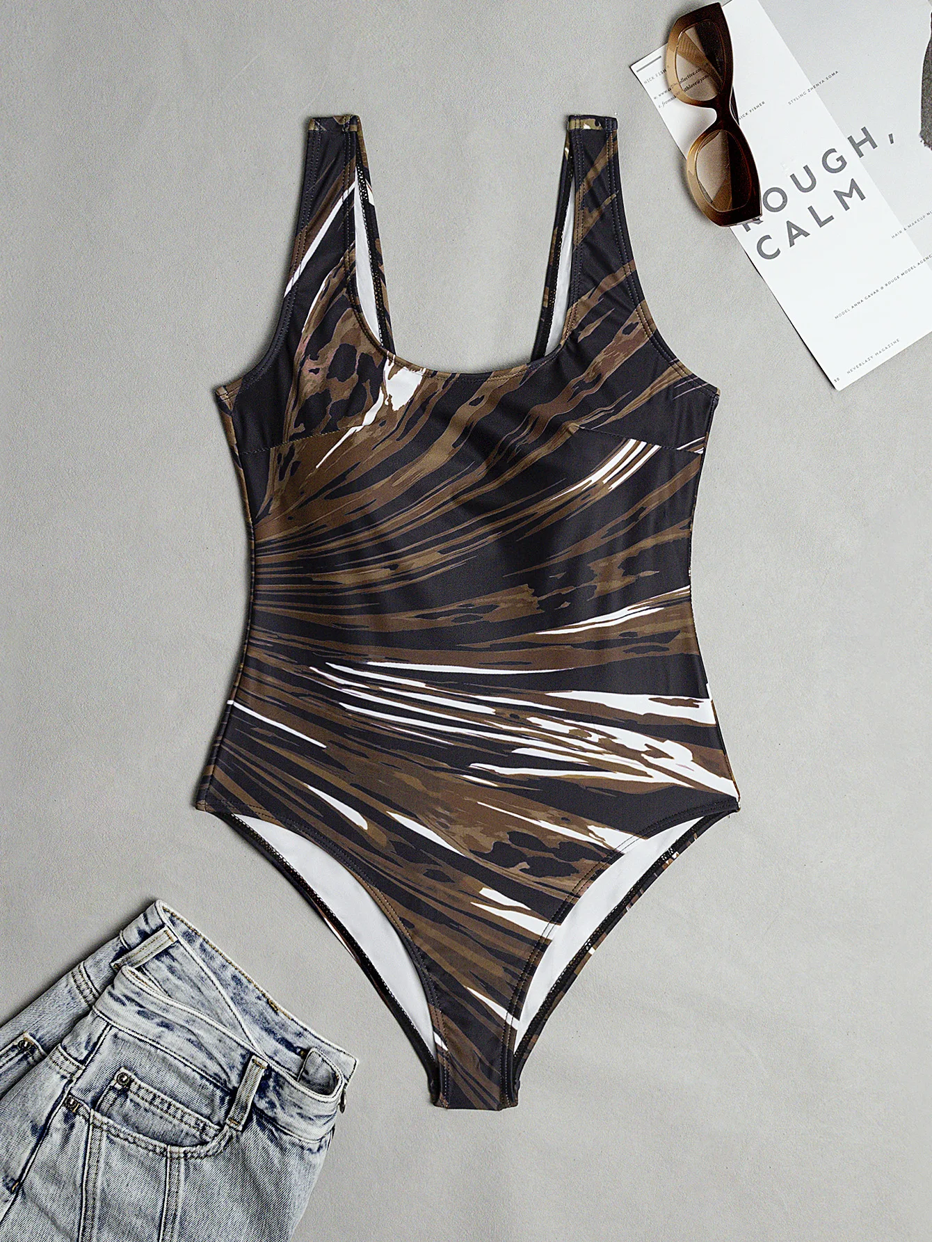 Women's One-Piece Swimsuit, One-Piece Coffee-Colored Geometric Stripe, Tank Top Style, Round Neck, Fashionable Beach Vacation Sports Swimwear