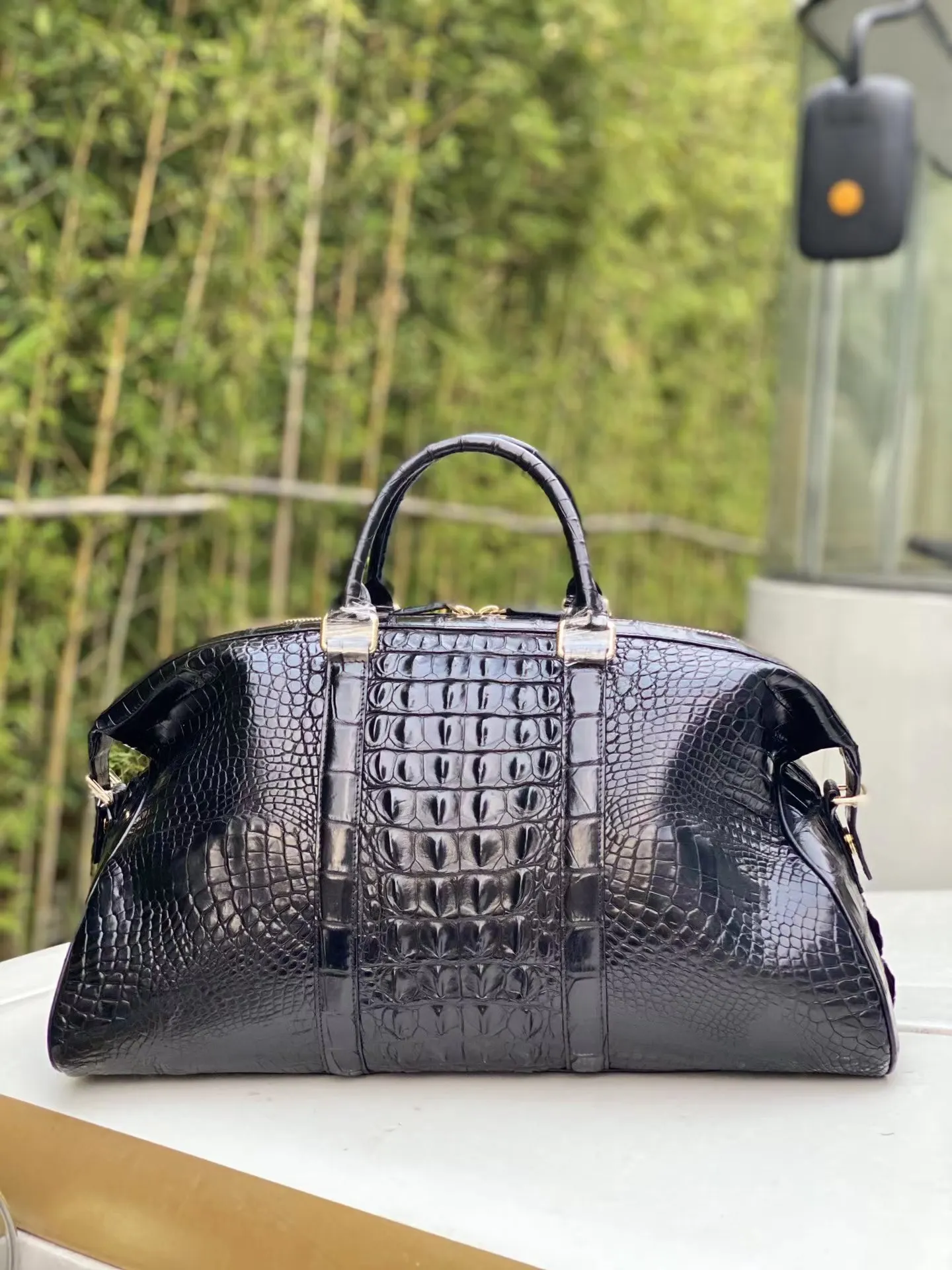 

New crocodile leather men's luxury handbag, large capacity single shoulder travel bag, leather fashionable briefcase